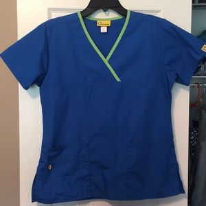 Size Small Wonder wink scrub top